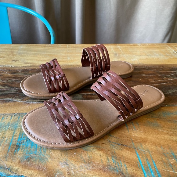 Universal Thread Sandals NEW - Picture 7 of 9